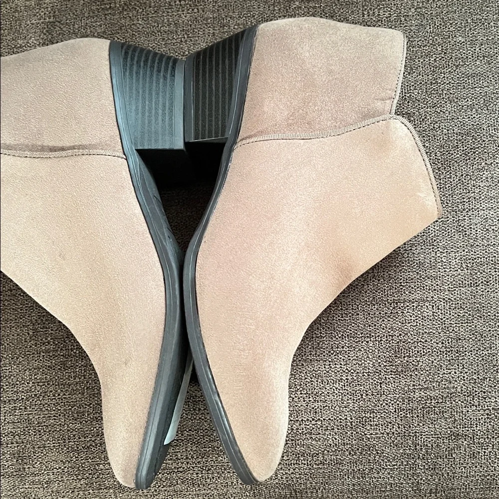 New Style & Co Wileyy Ankle Booties Women’s Size 8.5W in Light Taupe Micro